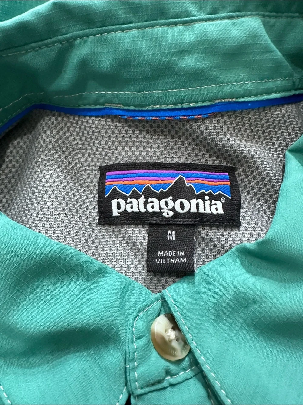 Patagonia Sol Patrol II Short-Sleeve Button-Up Shirt in Green SZ M - Picture 6 of 6